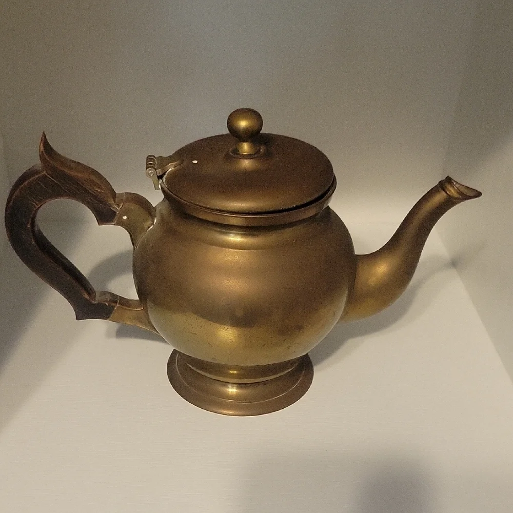 Vintage Classic Brass Teapot with Curved wooden Handle